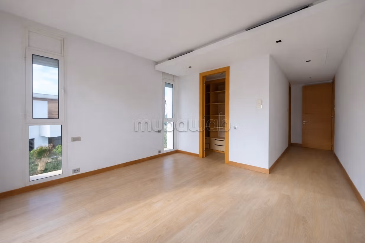 Eccezionale casa di lusso in affitto a Bouskoura Ville. 4 camere da letto. Piscina. 