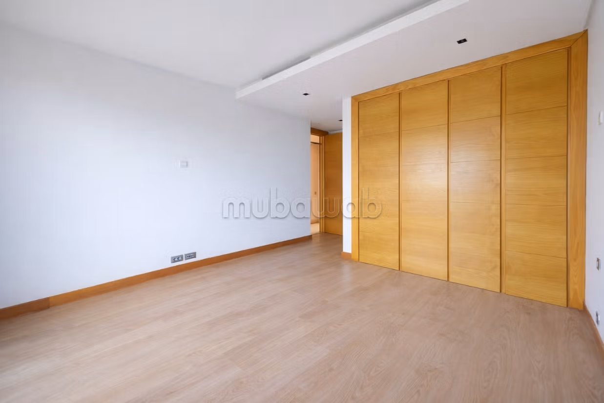 Eccezionale casa di lusso in affitto a Bouskoura Ville. 4 camere da letto. Piscina. 