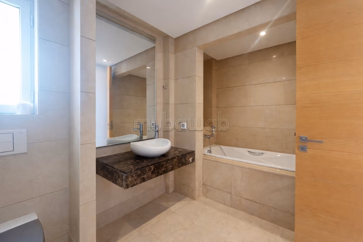 Eccezionale casa di lusso in affitto a Bouskoura Ville. 4 camere da letto. Piscina. 