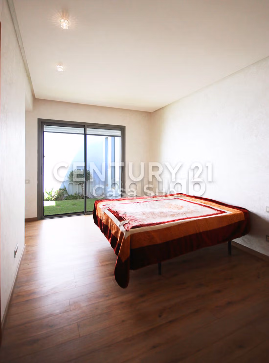 Luxury villa for sale in Bouskoura Ville. Large area 1035 m². Usable fireplace, Large swimming pool. 