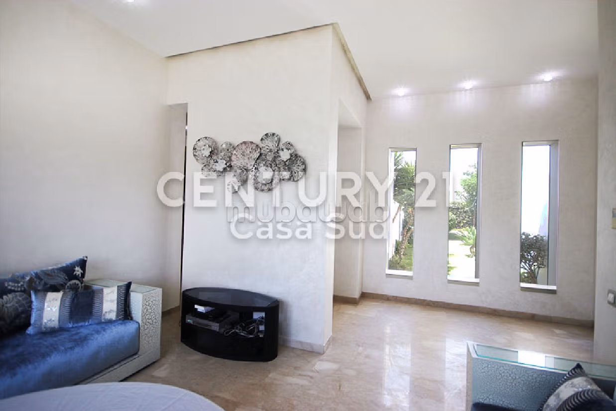 Luxury villa for sale in Bouskoura Ville. Large area 1035 m². Usable fireplace, Large swimming pool. 