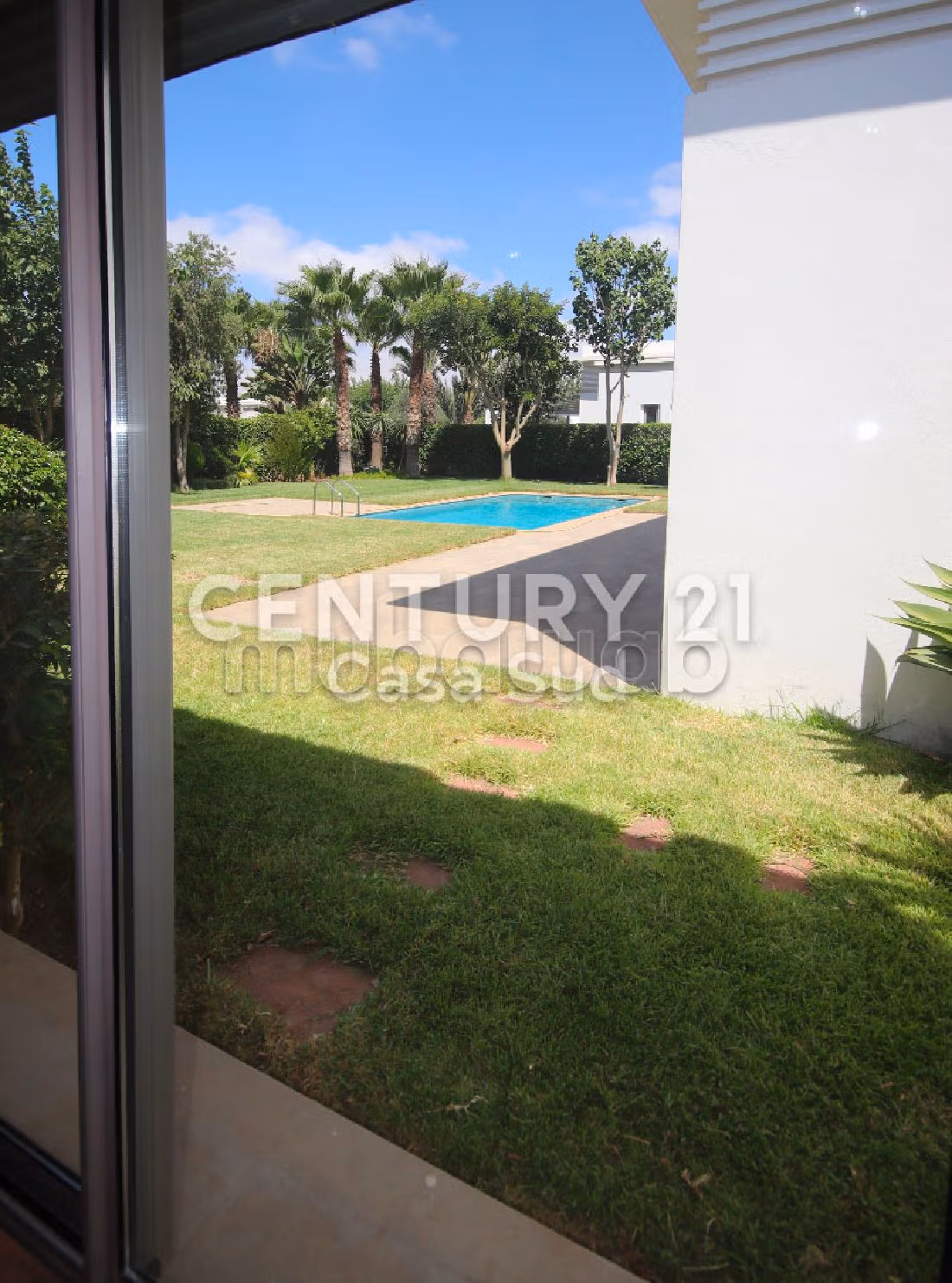 Luxury villa for sale in Bouskoura Ville. Large area 1035 m². Usable fireplace, Large swimming pool. 