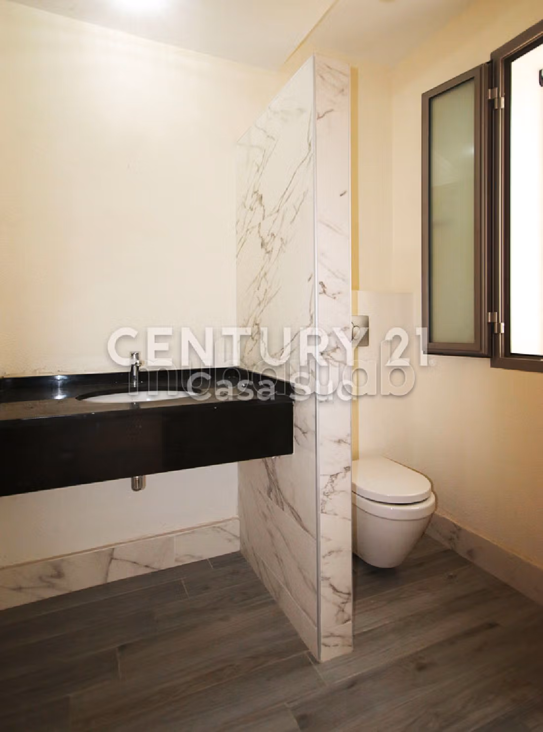 Luxury villa for sale in Bouskoura Ville. Large area 1035 m². Usable fireplace, Large swimming pool. 