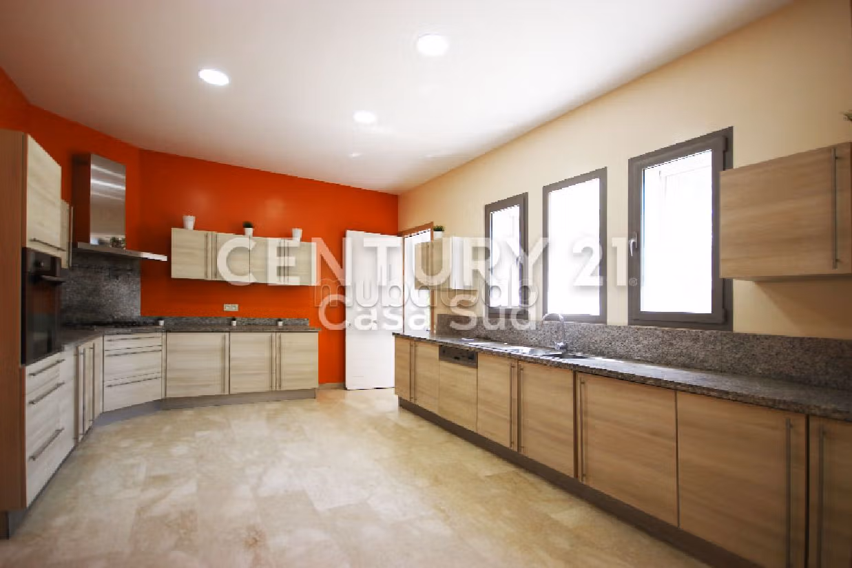 Luxury villa for sale in Bouskoura Ville. Large area 1035 m². Usable fireplace, Large swimming pool. 