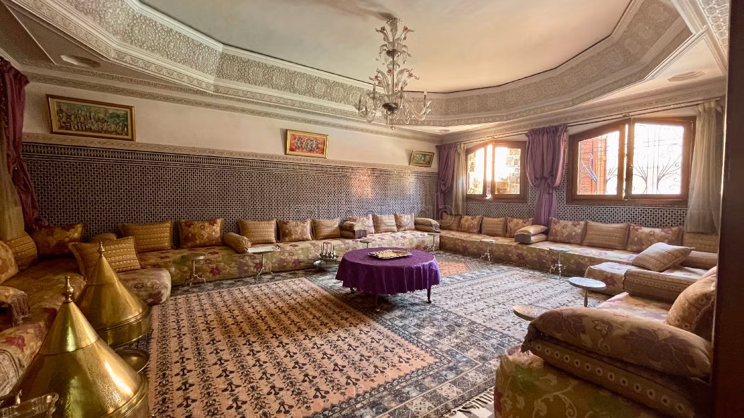 Villa's en luxe woningen kopen in Samlalia. Totale oppervlakte 400 m². Garage en mooi terras