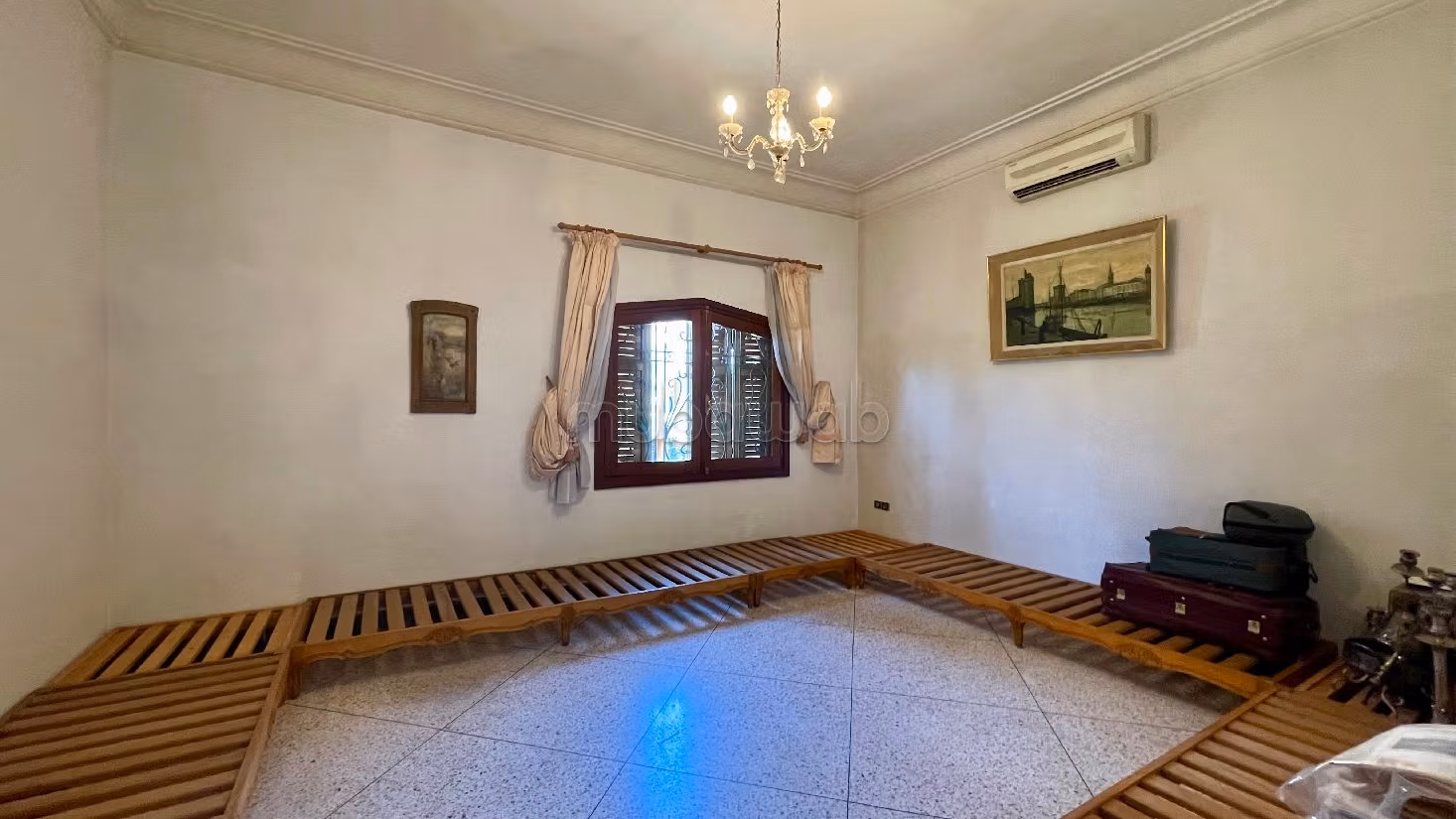 Villa's en luxe woningen kopen in Samlalia. Totale oppervlakte 400 m². Garage en mooi terras