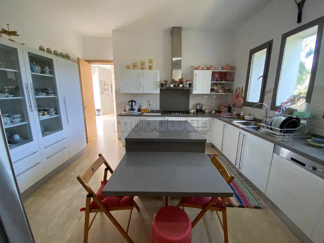 منزل رائع للكراء ب فيكتوريا. 6 قطع رائعة. شرفة جميلة وحديقة.