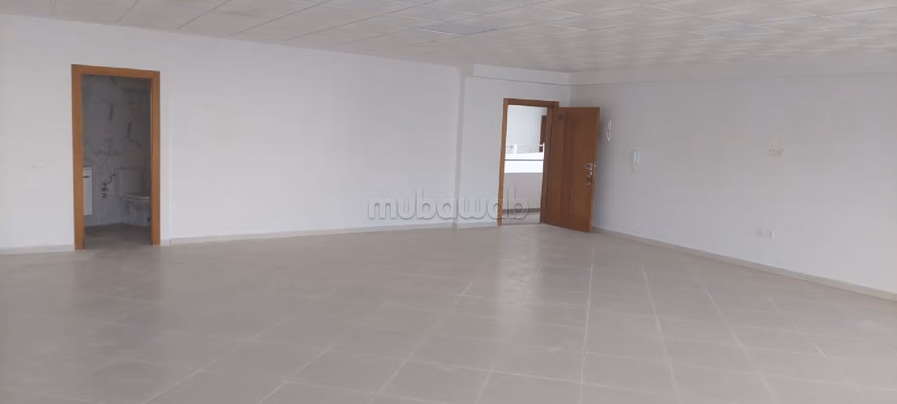 Offices for rent in Mellah. Large area 95 m². Lift