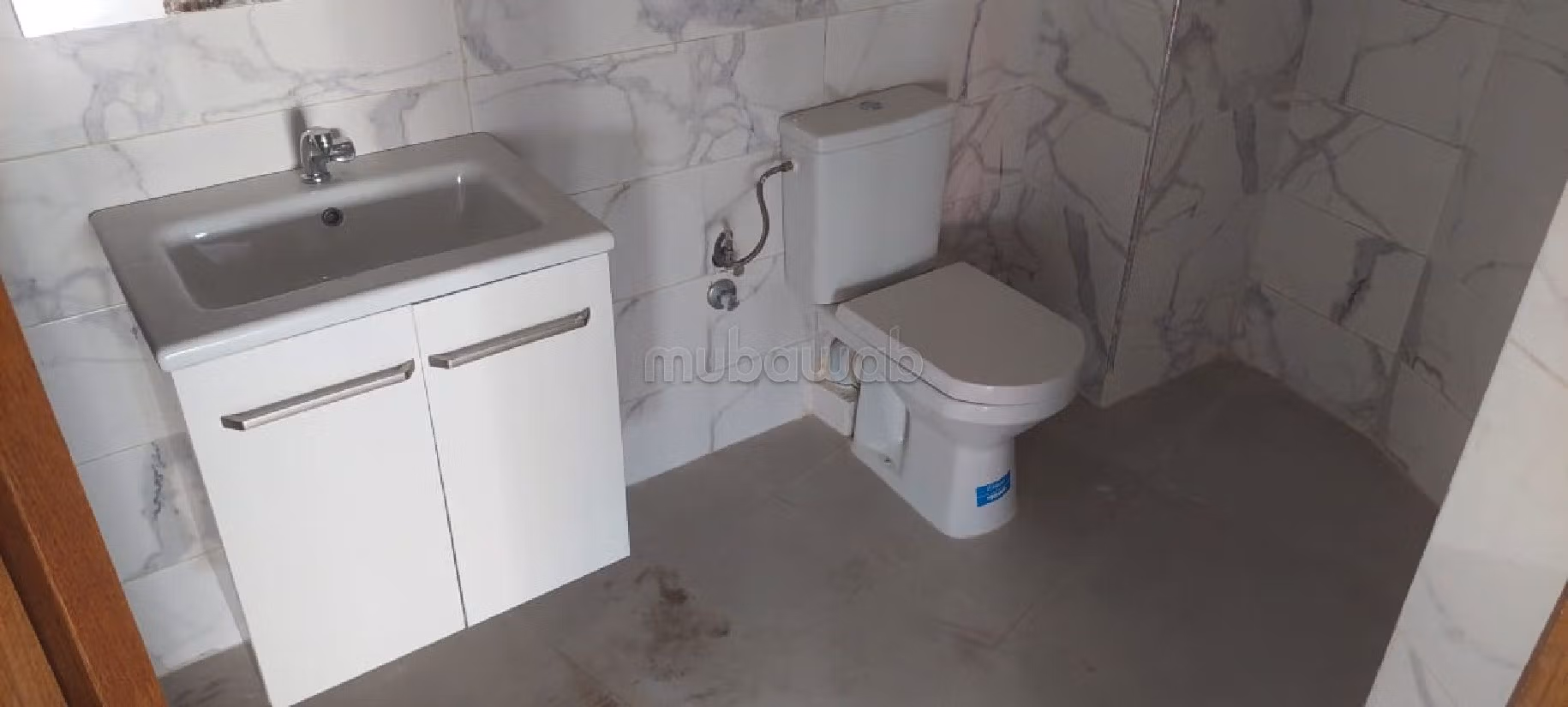 Offices for rent in Mellah. Large area 95 m². Lift