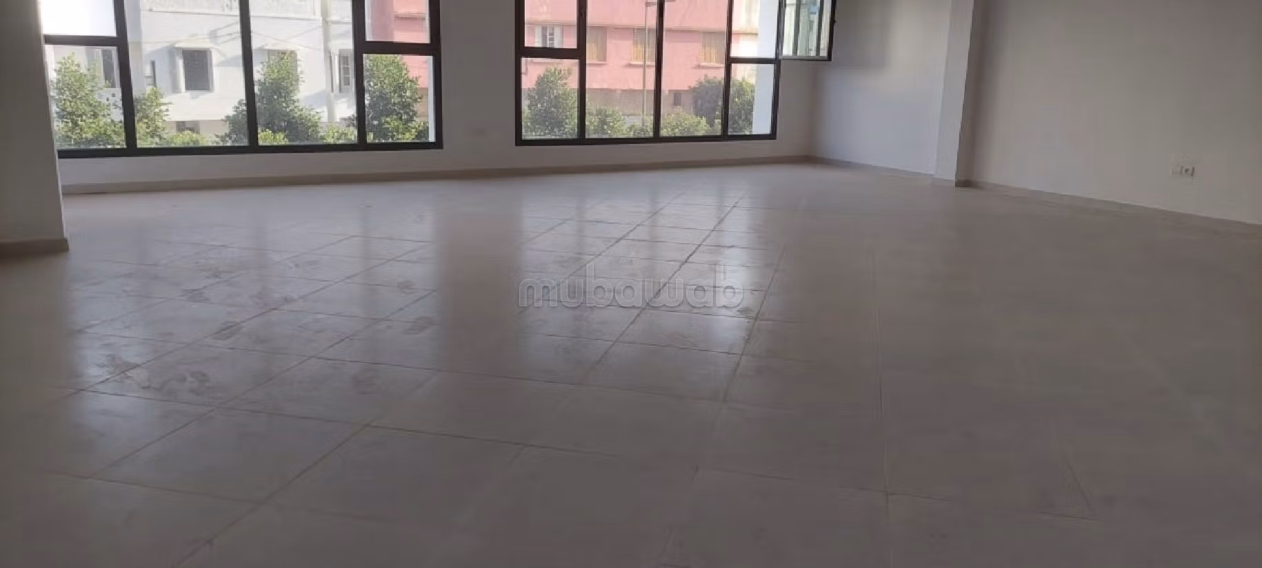 Offices for rent in Mellah. Large area 95 m². Lift