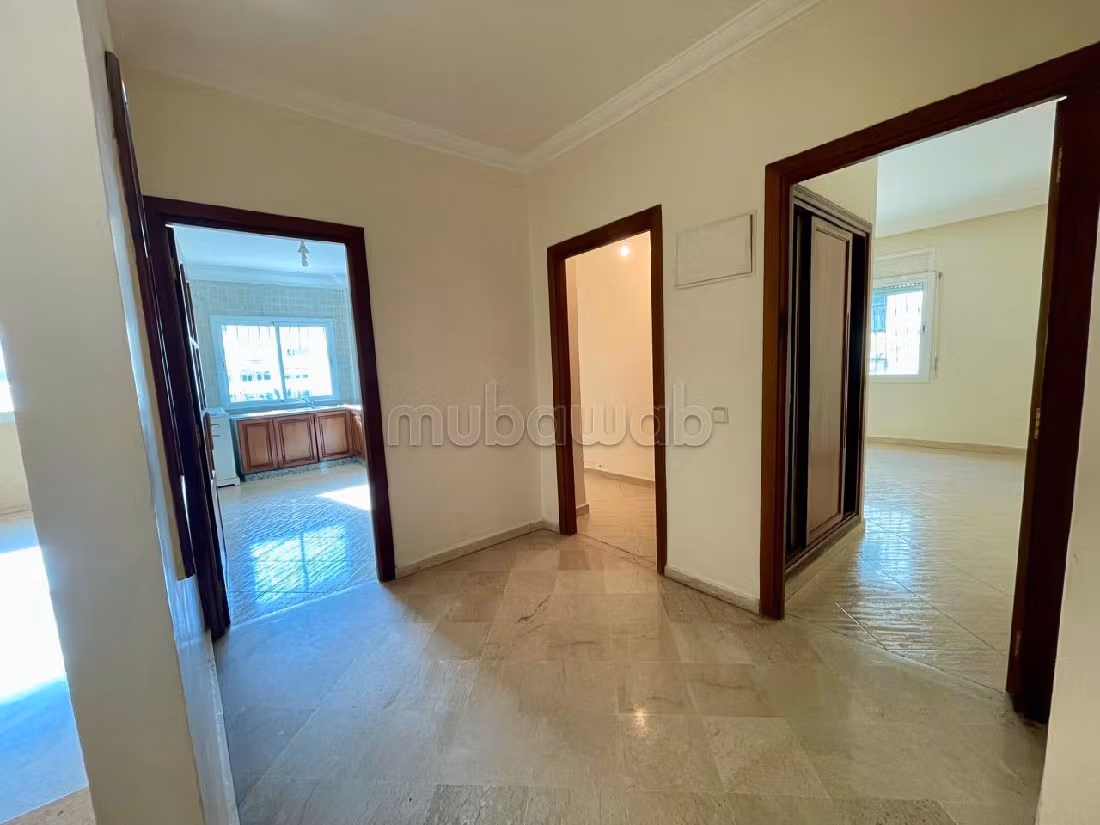 Koopappartementen beschikbaar in Mers Sultan. 4 Ruimtes. Lift en garage