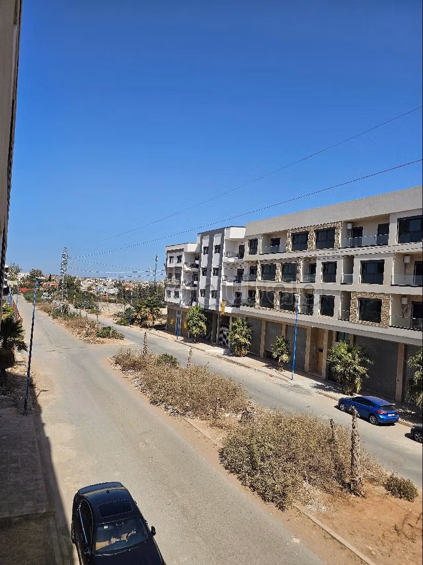 Splendido appartamento in vendita a Bouskoura Ville. 3 belle camere da letto. Servizio di concierge e condizionatore