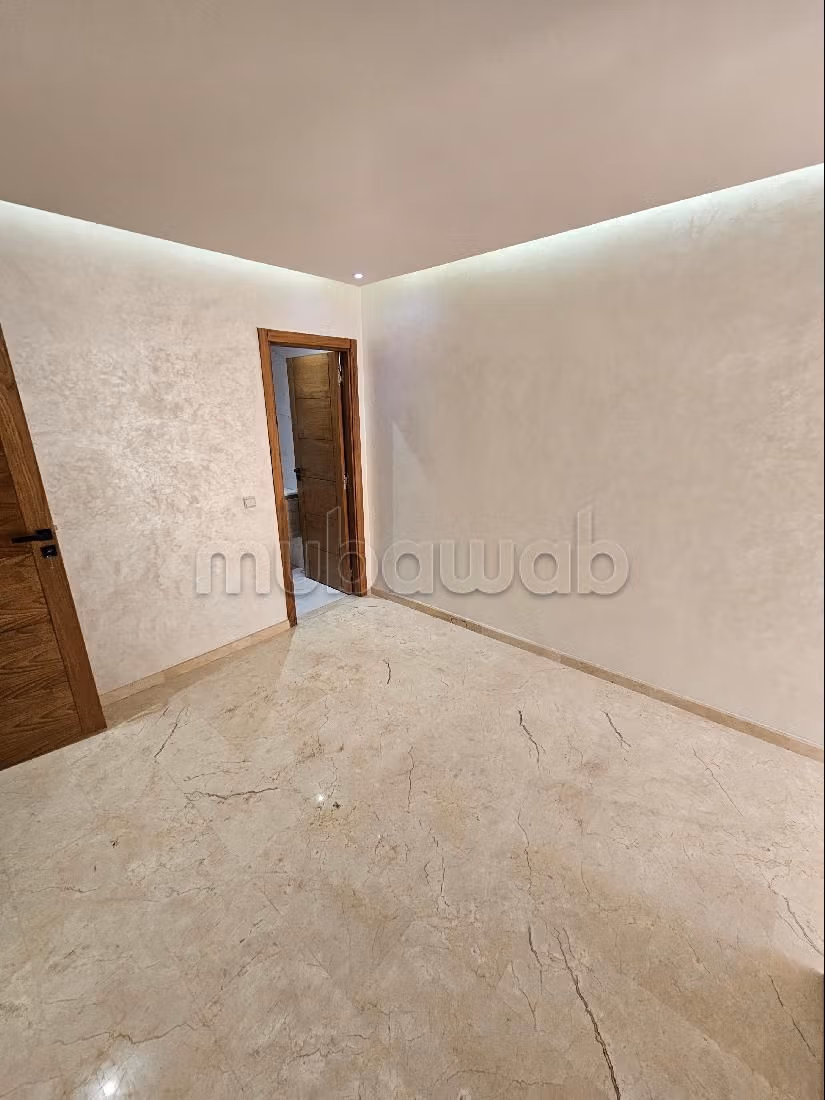 Splendido appartamento in vendita a Bouskoura Ville. 3 belle camere da letto. Servizio di concierge e condizionatore