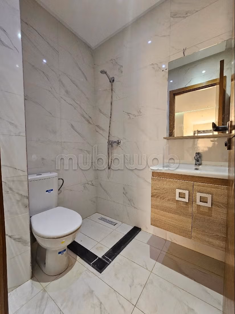 Splendido appartamento in vendita a Bouskoura Ville. 3 belle camere da letto. Servizio di concierge e condizionatore