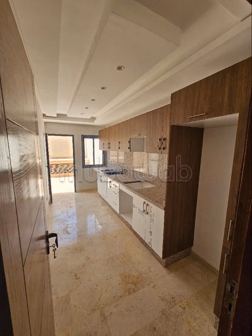 Splendido appartamento in vendita a Bouskoura Ville. 3 belle camere da letto. Servizio di concierge e condizionatore