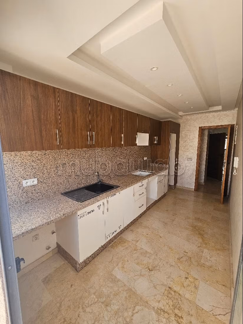 Splendido appartamento in vendita a Bouskoura Ville. 3 belle camere da letto. Servizio di concierge e condizionatore