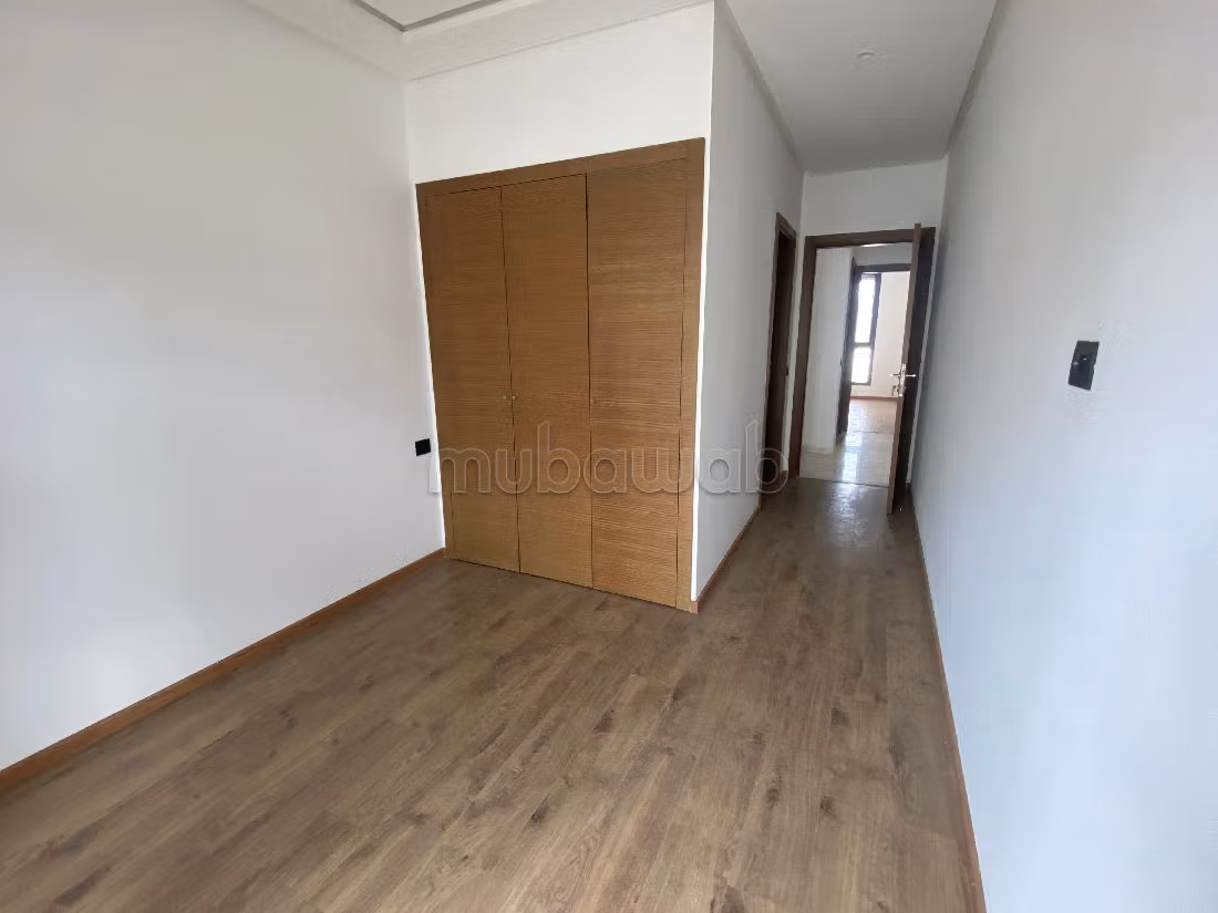 Appartementen huren in Casablanca Finance City. 3 Ruimtes. Terras en garage.