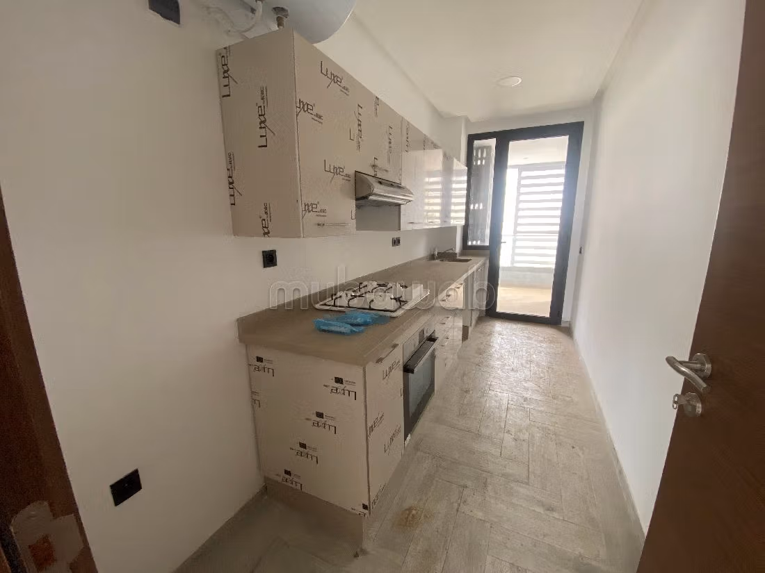 Appartementen huren in Casablanca Finance City. 3 Ruimtes. Terras en garage.