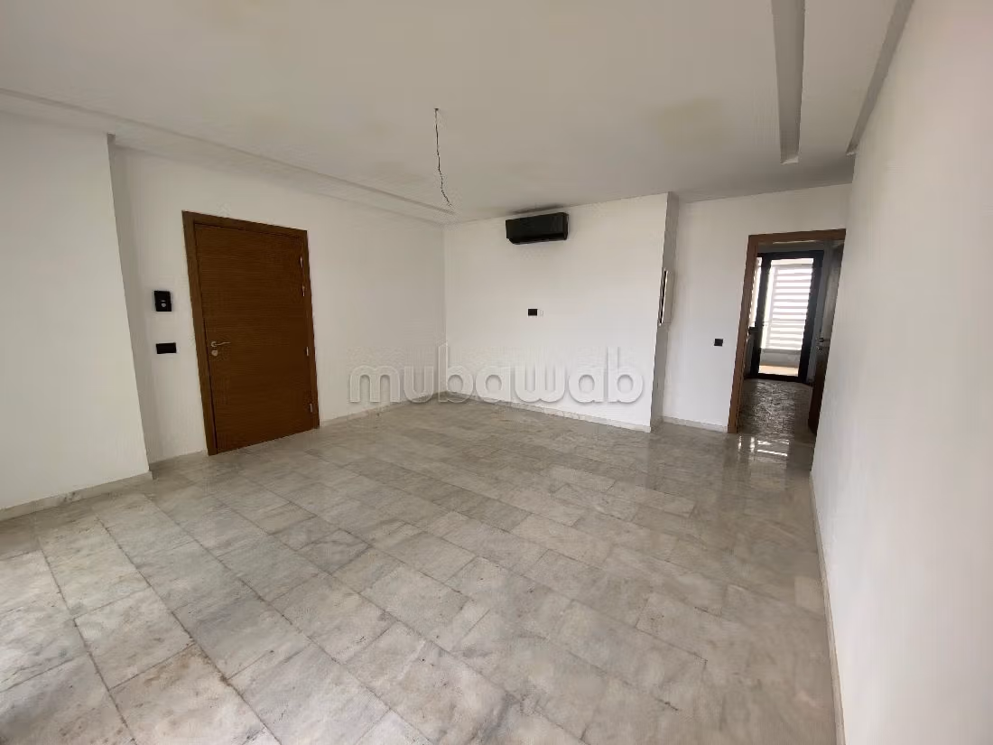 Appartementen huren in Casablanca Finance City. 3 Ruimtes. Terras en garage.