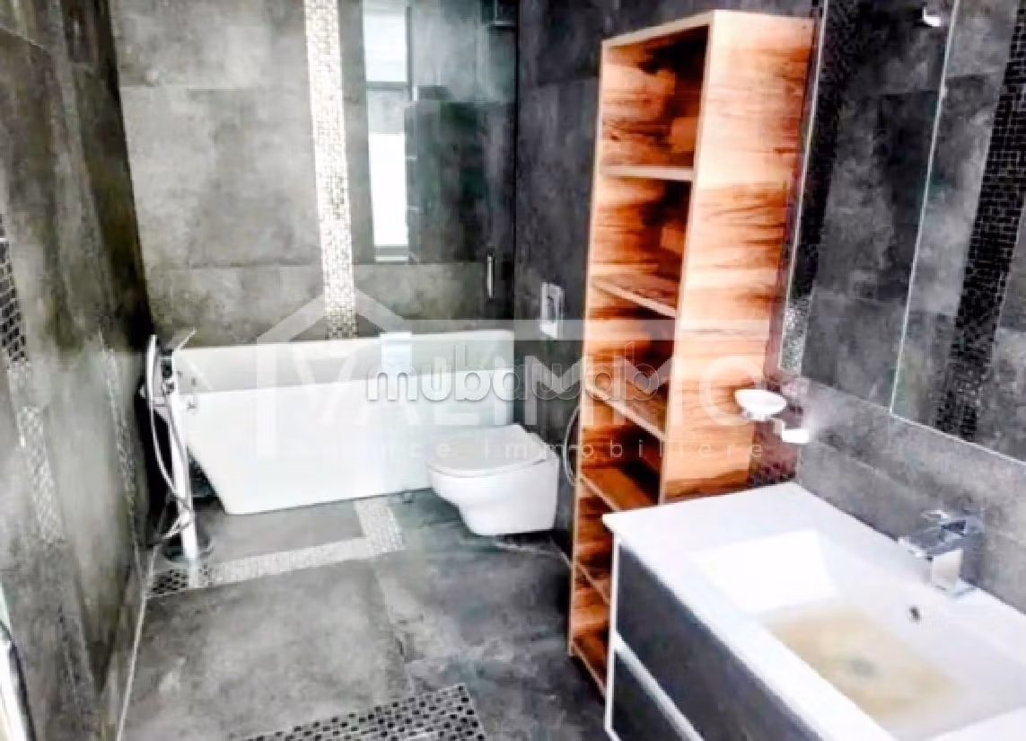 Affitta la tua casa a La Marsa. 3 belle camere da letto. Impianto di aria condizionata e piscina. 