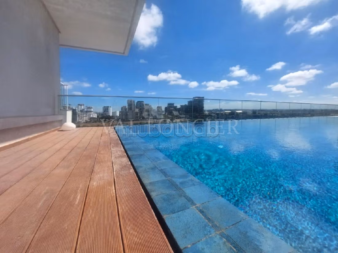 Flat for rent in Casablanca Finance City. 1 lovely room. Large terrace