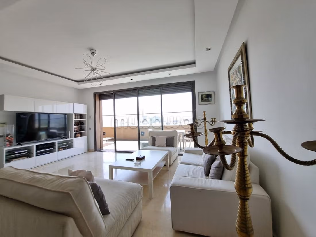 Superbe appartement à vendre à Gauthier. Surface totale 180 m². Double vitrage et chauffage central