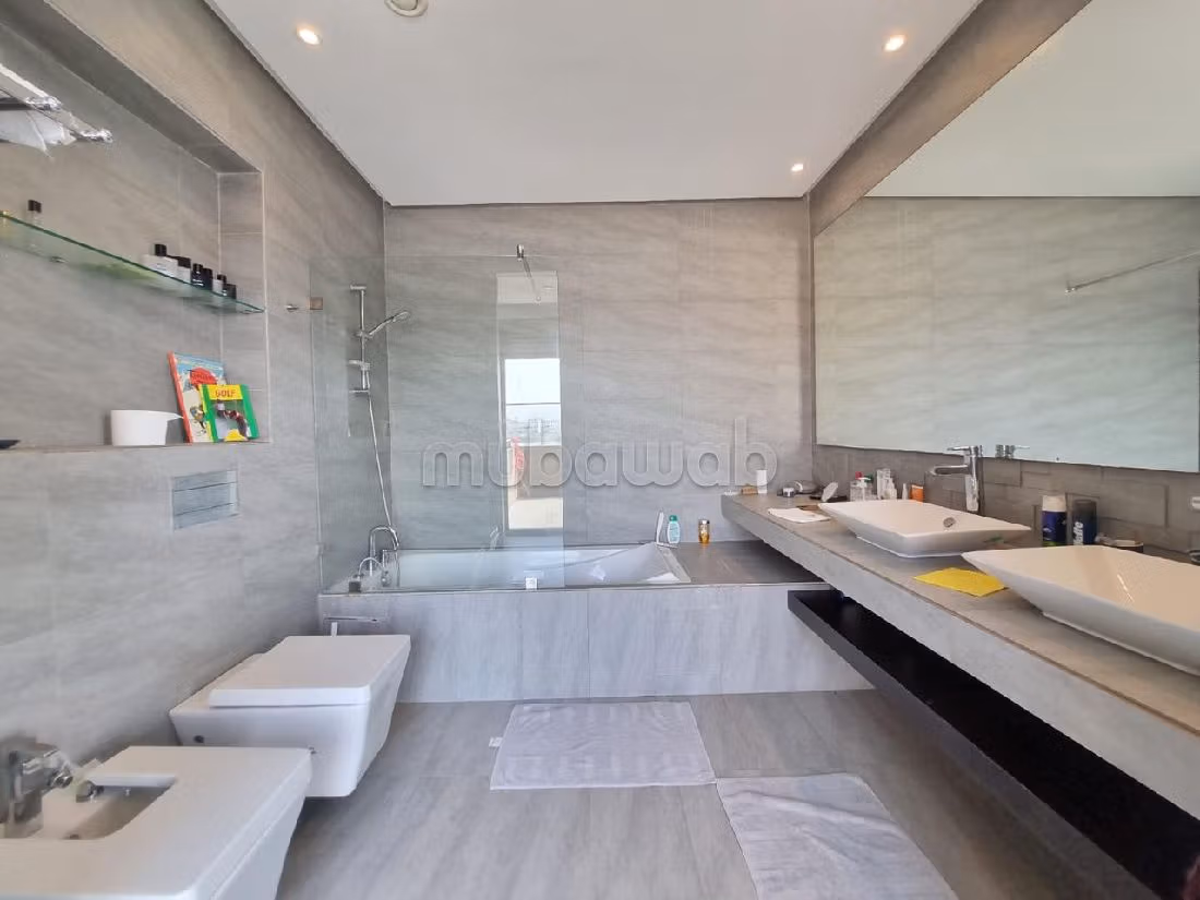 Superbe appartement à vendre à Gauthier. Surface totale 180 m². Double vitrage et chauffage central