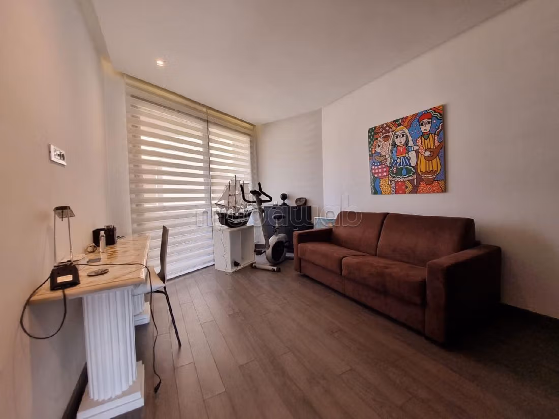 Superbe appartement à vendre à Gauthier. Surface totale 180 m². Double vitrage et chauffage central