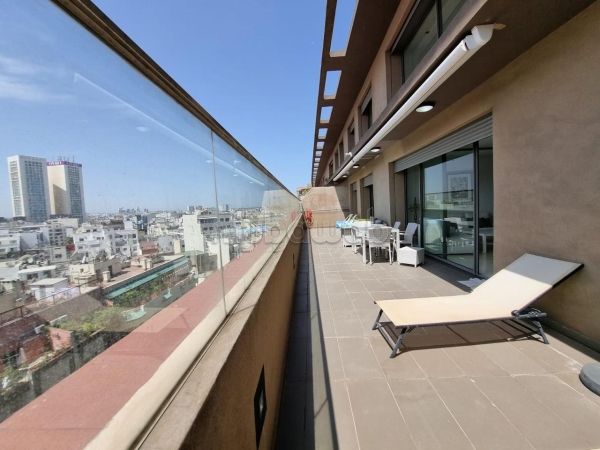 Busca pisos en venta en Gauthier. 2 habitaciones grandes. Ventanas de doble acristalamiento y calefacción central.