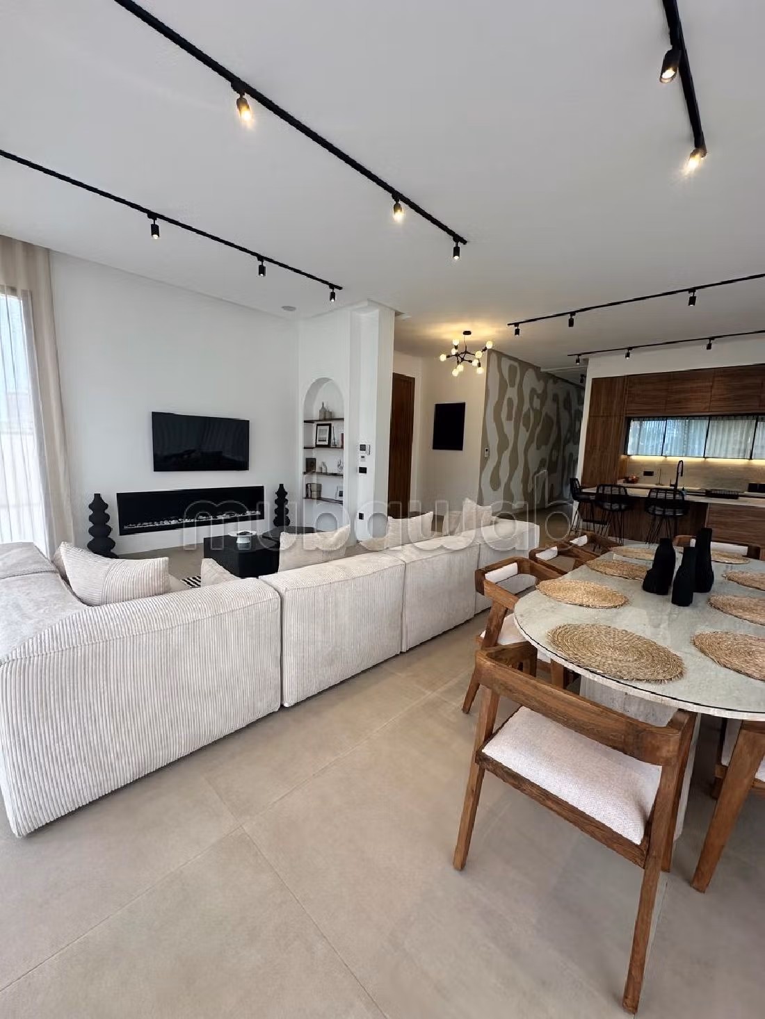 Beautiful villa for rent in Amelkis. 5 large living areas. Furnishings