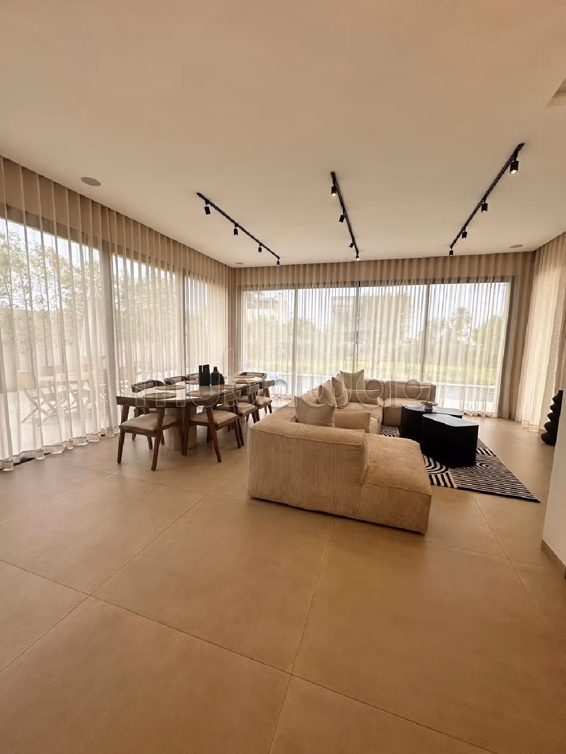 Beautiful villa for rent in Amelkis. 5 large living areas. Furnishings