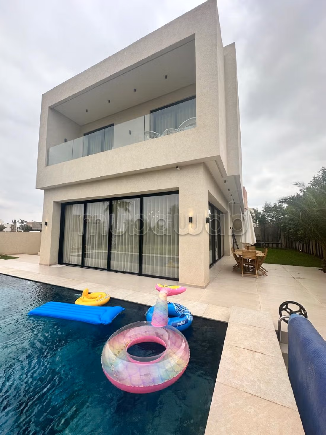 Beautiful villa for rent in Amelkis. 5 large living areas. Furnishings