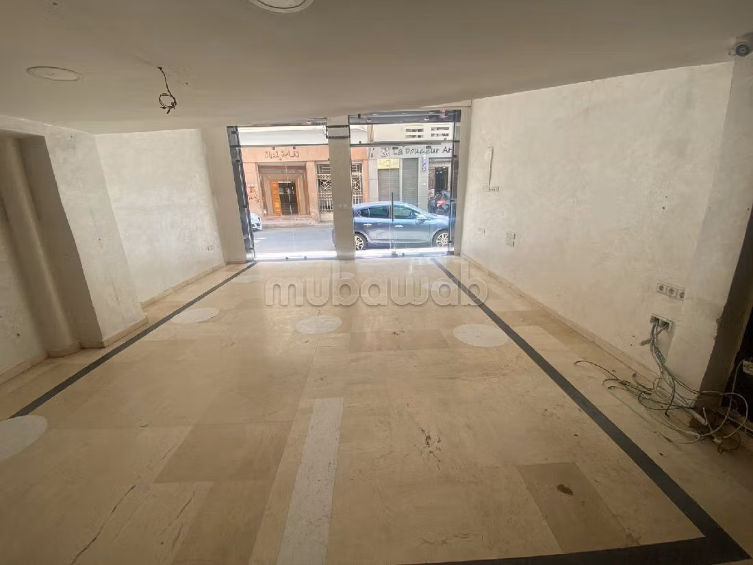 مكاتب ومحلات للكراء ببوركون الشرقي. المساحة الكلية 76 م². 