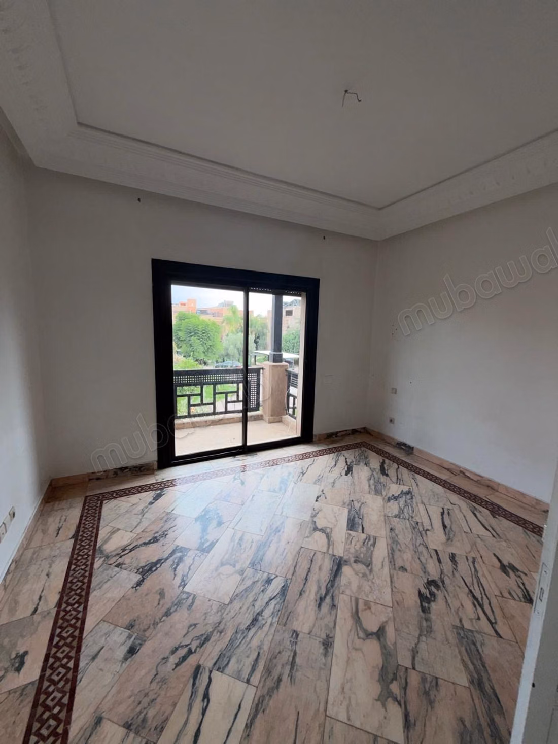 Studio for rent with balcony