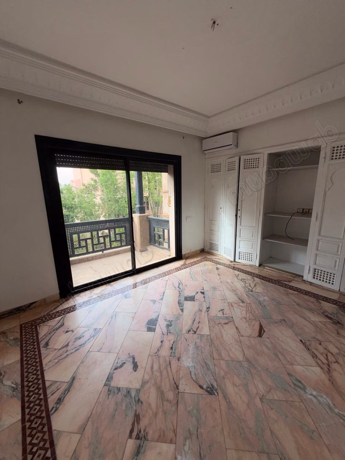 Studio for rent with balcony