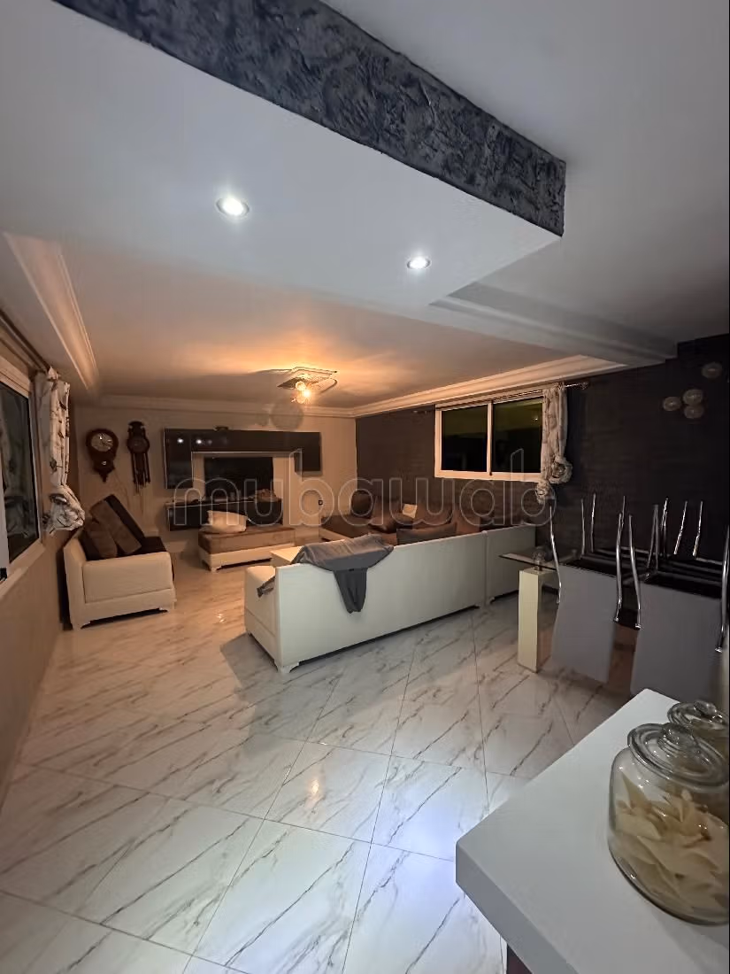 Somptueuse maison à vendre à Ismalia. 5 belles chambres. Places de stationnement et terrasse.