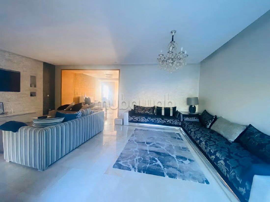 Affitto di uno splendido appartamento a Ville Verte. 3 camere. Grande piscina. 