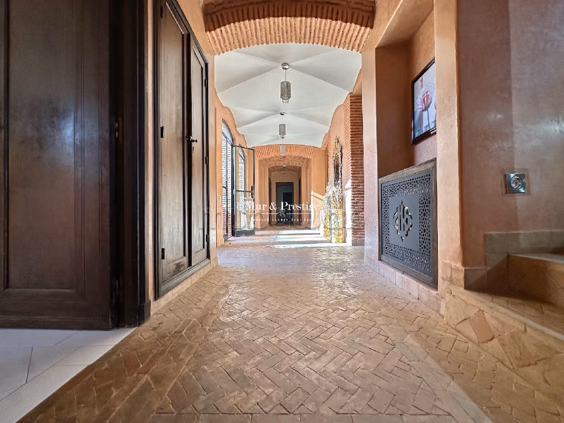 منزل ممتاز للبيع بأملكيس. 4 غرف جميلة. مكيف