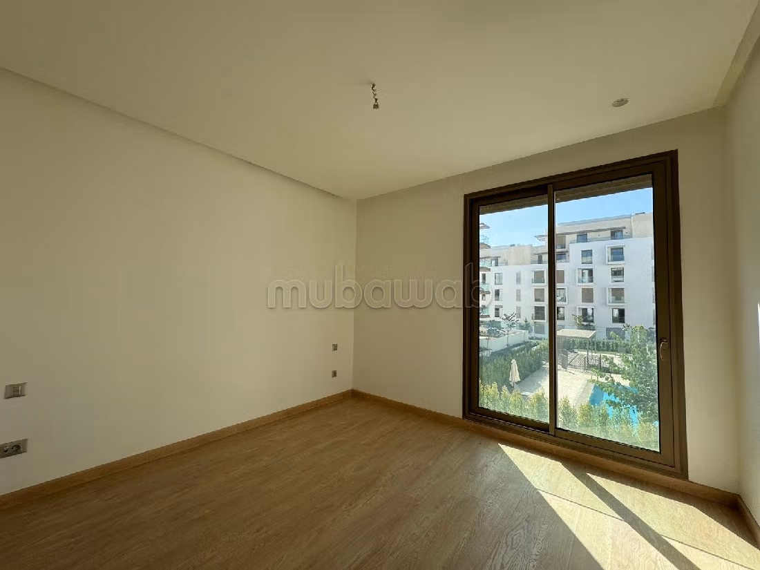 Appartementen om te huren in Souissi. 2 Kamers. Verstevigde deur en satellietschotel. 