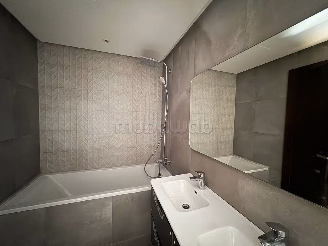 Appartementen om te huren in Souissi. 2 Kamers. Verstevigde deur en satellietschotel. 