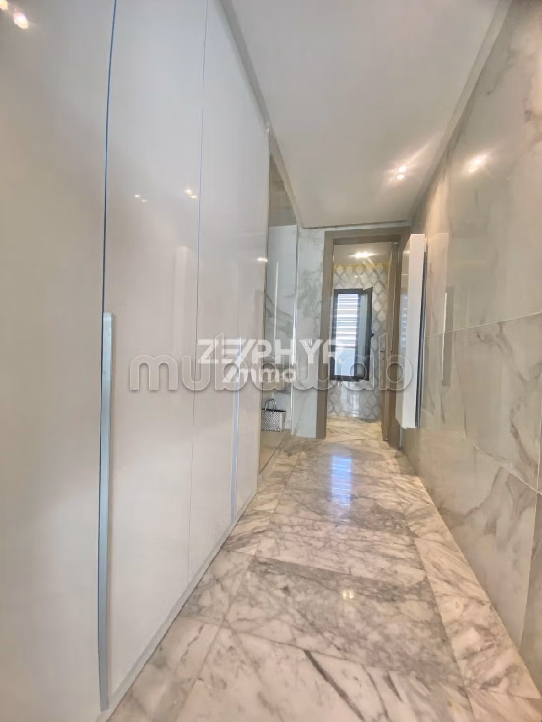 Beautiful apartment for sale in Les Berges Du Lac 2. Total area 312 m². Large terrace. 