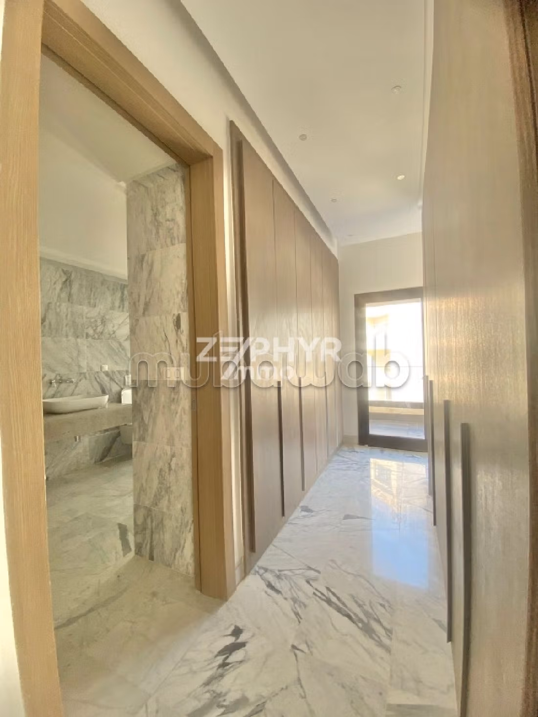 Beautiful apartment for sale in Les Berges Du Lac 2. Total area 312 m². Large terrace. 