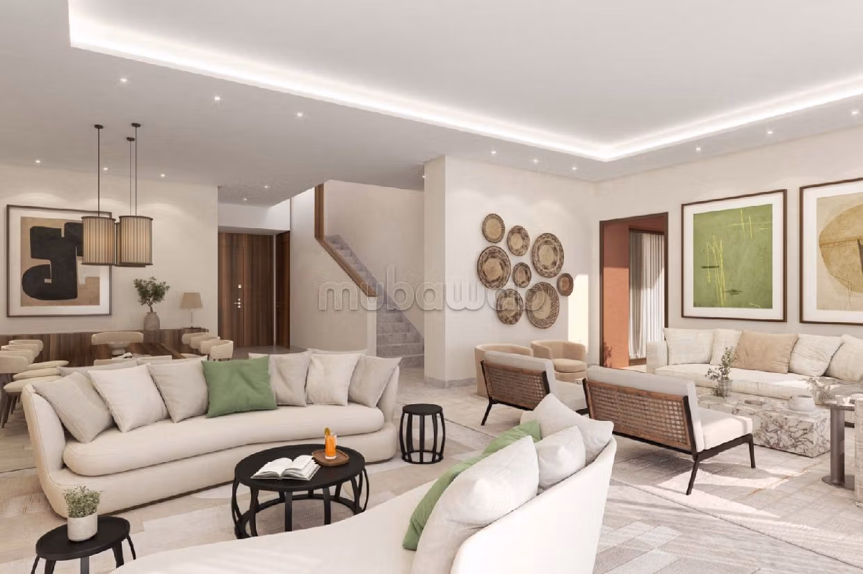 فيلا فاخرة للبيع بطريق ورزازات. 5 قطع. إقامة آمنة ومجهزة بنظام استقطاب قنوات الأقمار الصناعية. 