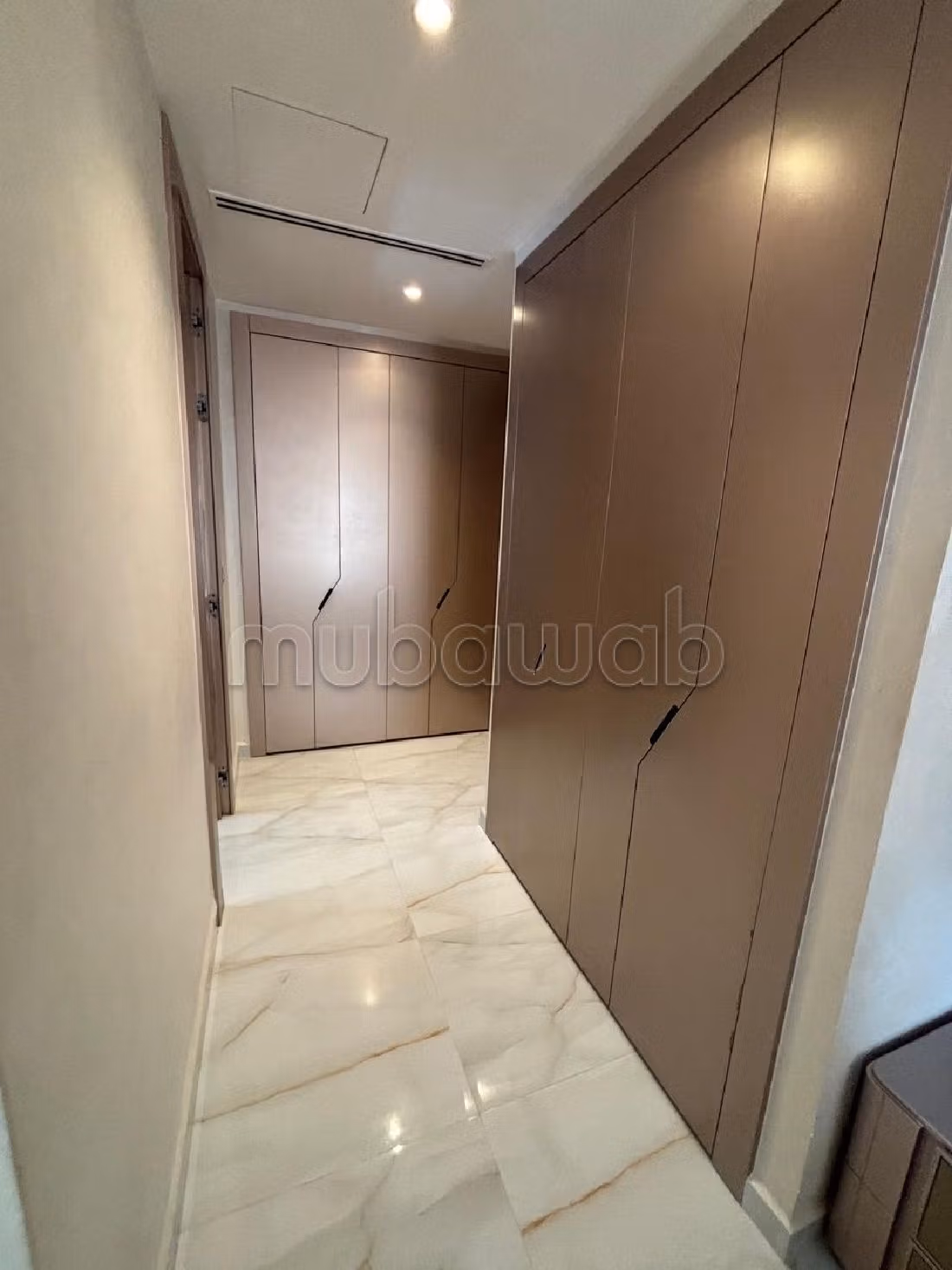 Appartamento in affitto a Souissi. 4 ampi locali. arredato. 