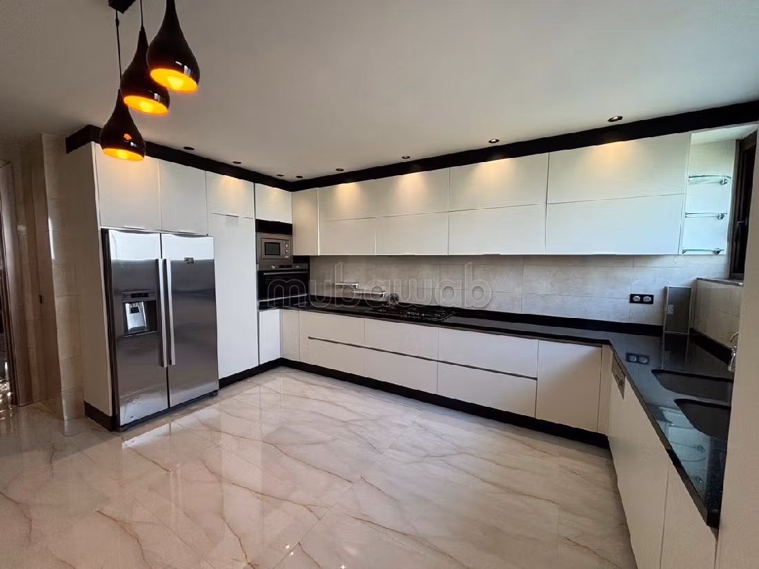 Appartamento in affitto a Souissi. 4 ampi locali. arredato. 