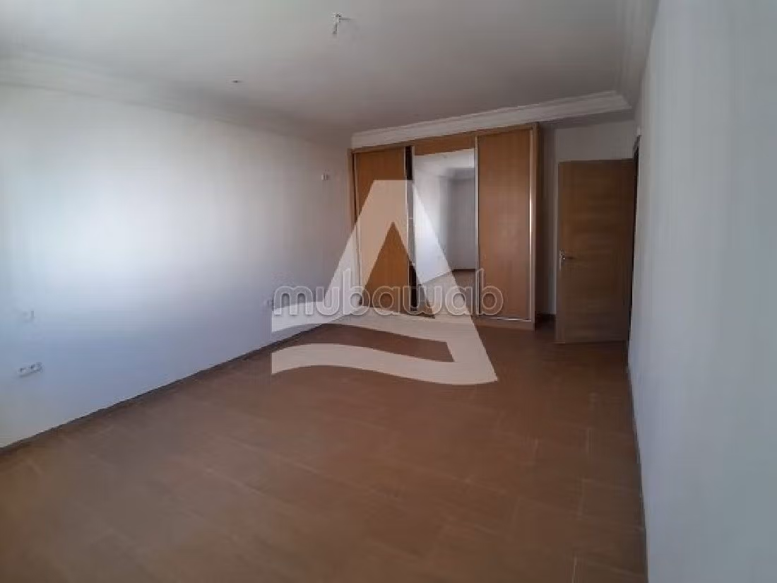 Affitto di uno splendido appartamento a Les Jardins de Carthage. Superficie di 500 m². Cucina equipaggiata. 
