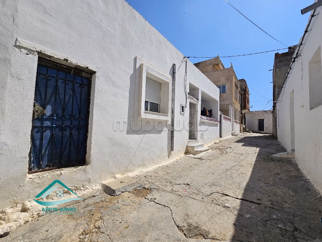 House to buy. 2 large rooms. 