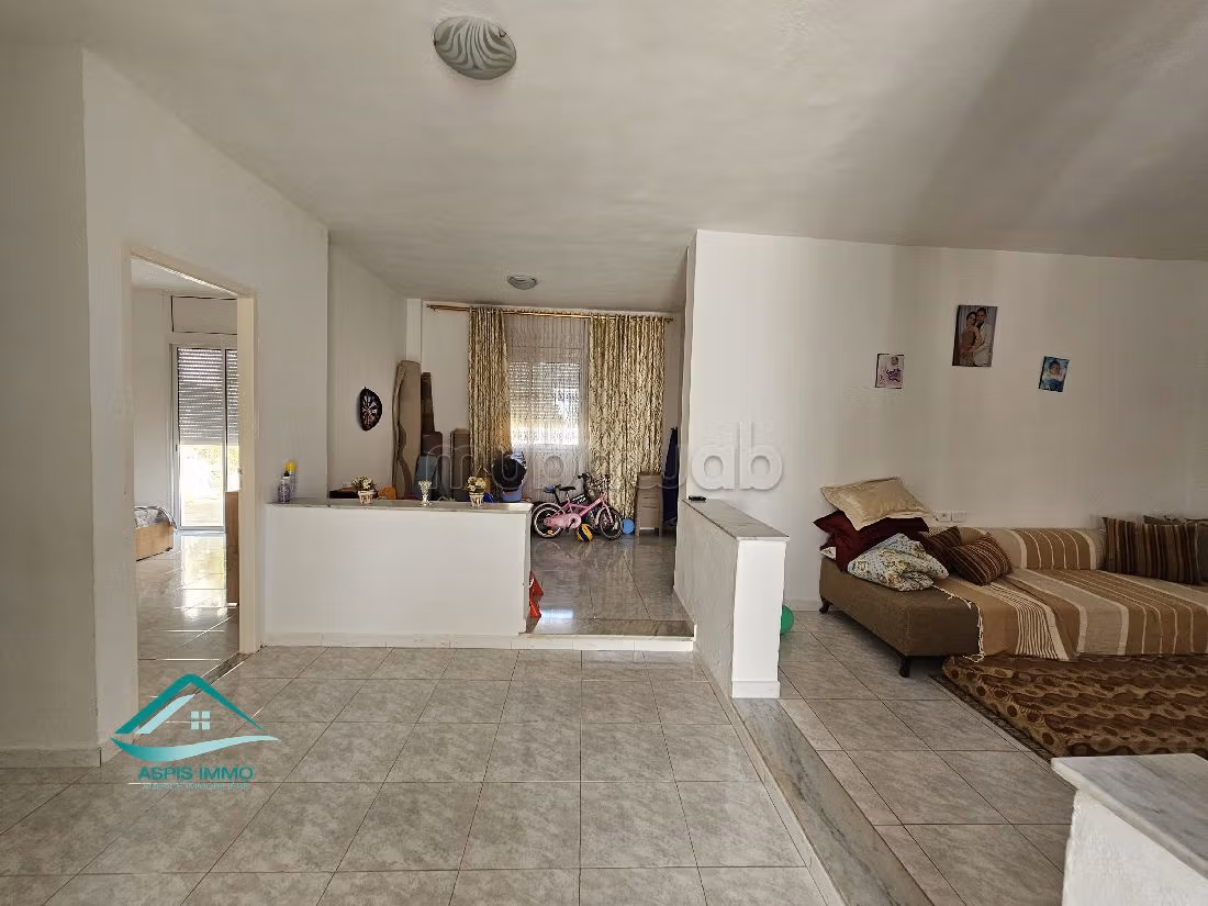House to buy. 2 large rooms. 