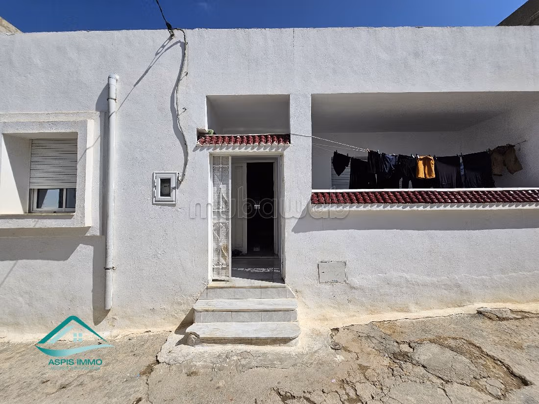 House to buy. 2 large rooms. 