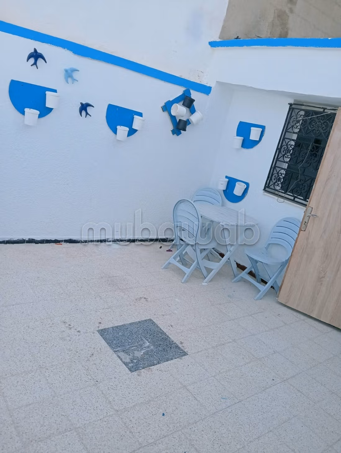 Une maison indépendante triplex meublée